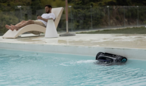 Robots Piscine 2025 : 5 Innovations Majeures (IA, Solaire, Filtration)