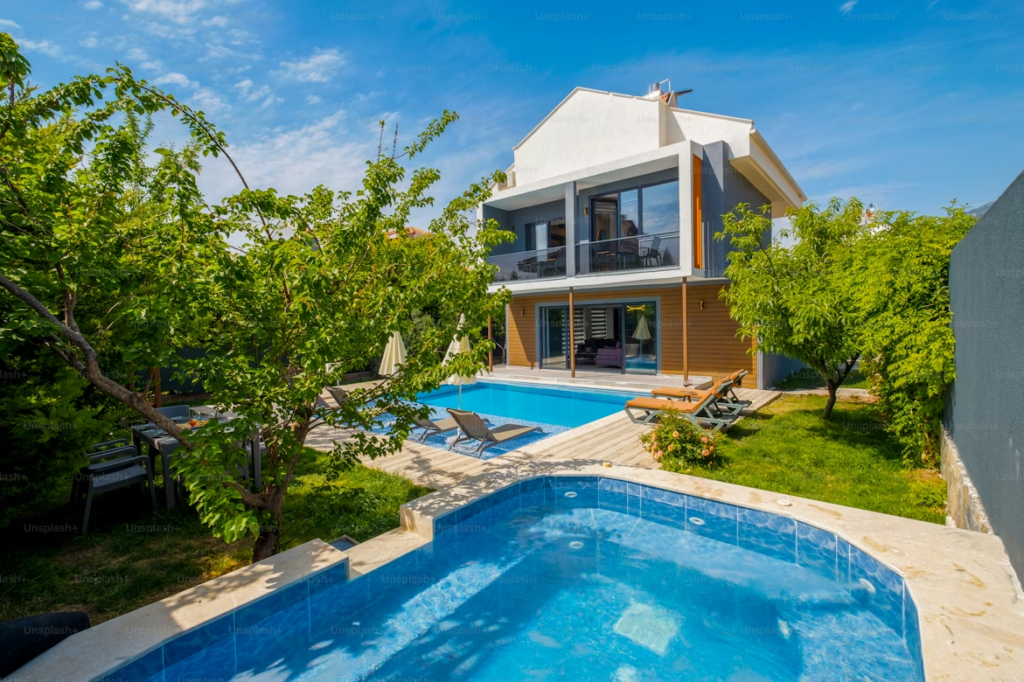 Entretien piscine au sel : le guide complet 2025 !