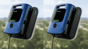 Beatbot AquaSense 2 : Avis Complet 2026 Exclusif Par l'équipe Robot Piscine 360  |  Mis à jour : mai 2026 Il y a des robots piscine qui font le minimum syndical, et il y a le Beatbot AquaSense 2. Depuis son arrivée sur le marché européen en 2024, ce sans-fil haut de gamme fait parler de lui pour de bonnes raisons : conçu par d'anciens ingénieurs de DJI et Roborock, il cumule 16 capteurs de navigation, une batterie de 10 000 mAh et une intelligence de déplacement qui laisse loin derrière la plupart de ses concurrents. Mais est-ce que tout ça se traduit vraiment à l'eau ? C'est ce qu'on va vérifier ensemble. Dans cet avis complet du Beatbot AquaSense 2, on passe en revue tout ce qui compte vraiment : performances sur le fond et les parois, efficacité sur la ligne d'eau, autonomie réelle, facilité d'utilisation au quotidien, et bien sûr, la question du prix. On vous dit aussi clairement pour qui ce robot est fait et pour qui il ne l'est pas. Parce qu'un robot à ce tarif mérite une analyse sérieuse, pas du marketing déguisé. 🛰️ Navigation Ultra-Sonique Pro AUTONOMIE RECORD 🚀 BEATBOT Beatbot AquaSense 2 🎯 Le nettoyeur sans fil nouvelle génération doté du SonicSense. 🔋 4h d'autonomie complète Navigation SonicSense Stationnement automatique 🛡️ Garantie 3 ans Modèle haut de gamme Consultez les offres en cours et les options d'expédition. Voir le prix sur Amazon.fr → Beatbot : la marque qu'il faut connaître en 2026 Beatbot n'est pas une marque sortie de nulle part. Fondée en 2022 par des ingénieurs issus de DJI (les leaders des drones) et de Roborock (les spécialistes des aspirateurs robots), la marque a apporté dans le monde de la piscine une philosophie qu'on connaissait surtout dans la robotique grand public : des capteurs nombreux, une vraie navigation intelligente et une expérience utilisateur soignée de bout en bout. La gamme AquaSense 2 comprend trois modèles : l'AquaSense 2 standard (le sujet de cet article), l'AquaSense 2 Pro à 2 699 euros qui ajoute le nettoyage de surface et la clarification de l'eau, et l'AquaSense 2 Ultra à 3 850 euros avec cartographie IA complète. Pour la majorité des propriétaires de piscines enterrées résidentielles, l'AquaSense 2 standard est la porte d'entrée dans l'univers Beatbot et honnêtement, c'est déjà beaucoup. Fiche technique : ce que les chiffres disent vraiment 📊 Spécifications Techniques : Beatbot AquaSense 2 Aspiration 5 500 GPH (gallons par heure) Autonomie Jusqu'à 4 heures (nettoyage fond) — Soit ~300 m² par charge complète Navigation SonicSense™ : 16 capteurs dont 2 ultrasons + algorithme CleverNav™ Filtration Filtre double couche 150 µm — panier de 3,7 litres Zones nettoyées Fond, parois, ligne d'eau (avec option double passage) Stationnement Remontée et vidange automatique SmartDrain™ en fin de cycle Connectivité Wi-Fi + Bluetooth — Application Beatbot (iOS & Android) Recharge Station d'accueil verticale sans fil (Environ 4 heures) Poids 10,5 kg Revêtement Finition IMR qualité automobile, haute résistance UV et chaleur Compatibilité Béton, carrelage, liner, fibre de verre — compatible eau salée < 5000 PPM Garantie 🛡️ 3 ans avec remplacement complet de l'appareil Unboxing et première impression : premium, ça se voit Dès l'ouverture de la boîte, le ton est donné. L'emballage est soigné, le manuel est clair, en français, et tout est bien calé. Le robot lui-même arbore un design futuriste en bleu glacial (Midnight Blue) avec des finitions qui rappellent davantage un équipement high-tech qu'un gadget de jardinerie. Les ingénieurs qui viennent du monde des drones ont manifestement pensé au packaging autant qu'au produit lui-même. Dans la boîte, vous trouverez le robot, la station de charge verticale, un crochet de récupération, un panier filtre double, un guide rapide et le manuel complet. Le revêtement IMR de qualité automobile (le même que celui utilisé dans l'industrie auto pour les pièces intérieures) protège les composants internes de la chaleur et des UV. Un détail qui compte si votre robot passe ses étés au bord d'une piscine exposée plein sud. Un point à noter : le robot pèse 10,5 kg. C'est le ticket d'entrée pour embarquer une batterie de 10 000 mAh et tous ces capteurs. La bonne nouvelle, c'est que le système SmartDrain réduit significativement le poids ressenti à la sortie de l'eau en évacuant l'eau stockée automatiquement. En pratique, c'est bien plus gérable qu'il n'y paraît sur le papier. Performances de nettoyage : le test grandeur nature Le fond du bassin Sur le fond, le Beatbot AquaSense 2 est efficace et régulier. Son aspiration à 5 500 GPH aspire sans broncher les feuilles, le sable, les insectes et les débris habituels d'une saison estivale. Le filtre double couche capte les particules jusqu'à 150 microns, ce qui couvre la grande majorité des impuretés communes d'une piscine résidentielle. Les utilisateurs ayant des piscines rectangulaires simples rapportent des résultats proches de la perfection, avec une couverture très complète en une seule session. Les parois : la vraie bonne surprise C'est clairement là que le Beatbot se distingue le plus. Sa navigation SonicSense, combinant ultrasons et algorithmes CleverNav, lui permet de grimper les parois avec une fluidité remarquable et de les couvrir de façon systématique. Les retours d'utilisateurs mentionnent régulièrement cet aspect comme le point le plus bluffant, surtout en comparaison avec des concurrents qui peinent souvent à maintenir une trajectoire cohérente sur les parois verticales. La ligne d'eau : le double passage qui change tout Beatbot revendique un double passage sur la ligne d'eau à chaque montée. En pratique, ça se vérifie : les dépôts calcaires, les traces de crème solaire et les algues de ligne d'eau cèdent nettement mieux qu'avec un robot à passage unique. C'est un des différenciateurs les plus concrets de l'AquaSense 2 face à la concurrence dans cette gamme de prix. Si la ligne d'eau de votre piscine est votre bête noire, ce robot mérite votre attention. La navigation intelligente : pas de fioriture, de la précision Avec 16 capteurs haute précision dont 2 ultrasoniques, l'AquaSense 2 cartographie votre bassin et adapte ses trajectoires en temps réel. Il évite les obstacles (skimmer, alarme immergée, échelle), contourne sans se bloquer et couvre le fond en trajectoires en S et N optimisées. Les piscines complexes avec des formes atypiques ou de nombreux obstacles peuvent parfois réduire l'efficacité de couverture, mais sur les bassins résidentiels standards, la navigation est franchement impressionnante. 4 heures d'autonomie : ce que ça change vraiment au quotidien Quatre heures d'autonomie, c'est la promesse, et c'est aussi ce que confirment la grande majorité des tests en conditions réelles. En mode nettoyage du fond seul, l'AquaSense 2 peut couvrir jusqu'à 300 m² sur une charge. Pour une piscine familiale de 50 à 100 m², cela signifie qu'il peut faire plusieurs passes complètes sans recharge. C'est un confort réel par rapport aux robots qui tournent 90 minutes avant de rendre l'âme. La recharge complète via la station verticale sans fil prend environ 4 heures. La station est bien pensée : le robot se pose dessus verticalement, aucun câble ne traîne, et un bandeau LED vous indique l'état de charge. En programmant un cycle nocturne via l'application, vous retrouvez chaque matin une piscine propre et un robot rechargé. C'est exactement le confort qu'on attend d'un robot à ce niveau de prix. SmartDrain et stationnement automatique : la récupération simplifiée C'est une des innovations les plus pratiques de l'AquaSense 2. En fin de cycle ou dès que la batterie descend sous 15%, le robot remonte automatiquement à la surface grâce à son moteur à chambre flottante. Une fois en surface, le système SmartDrain évacue rapidement l'eau stockée à l'intérieur. Résultat : quand vous sortez le robot de l'eau, il est nettement plus léger que ses 10,5 kg théoriques. Vous pouvez aussi déclencher ce stationnement à distance depuis l'application, d'un simple bouton, même quand le robot est en plein cycle. Cela change vraiment la vie au quotidien par rapport à aller chercher un robot immobile au fond du bassin. Un crochet fourni dans la boîte permet de l'approcher du bord sans se mouiller les bras si le robot a légèrement dérivé. Ce qu'on aime et ce qu'on aime moins Les atouts indéniables 4 heures d'autonomie réelle sans interruption sur les piscines jusqu'à 300 m² Navigation SonicSense à 16 capteurs dont 2 ultrasons : couverture sérieuse Double passage sur la ligne d'eau : résultats nettement au-dessus de la moyenne Stationnement automatique SmartDrain : récupération simple, sans surprise Revêtement IMR qualité automobile : durabilité et résistance UV démontrées Garantie 3 ans avec remplacement complet : une des meilleures du marché Application intuitive : programmation, suivi de cycle, rappel de surface en un clic Compatible eau salée jusqu'à 5 000 PPM Les limites à connaître Prix élevé : entre 989 et 1 699 euros selon les promotions sur Amazon Poids de 10,5 kg : le SmartDrain aide, mais ça reste costaud à manipuler Panier filtre de 3,7 litres seulement : un peu juste pour les piscines avec beaucoup de feuilles Piscines aux formes très complexes : la couverture peut être moins parfaite Le kit clarifiant est vendu séparément (utile mais pas indispensable) AquaSense 2, Pro ou Ultra : lequel pour vous ? La gamme Beatbot AquaSense 2 compte trois modèles qui ciblent des besoins très différents. Voici un comparatif rapide pour éviter de payer pour des fonctionnalités dont vous n'avez pas besoin ou, au contraire, de vous retrouver limité par un modèle sous-dimensionné. 🎯 Comparatif de la Gamme Beatbot AquaSense 2 (2026) Modèle Prix indicatif Type de Nettoyage Pour qui ? AquaSense 2 ★ Le Choix Recommandé ~999 à 1 699 € Fond + parois + ligne d'eau Piscines résidentielles standard jusqu'à 300 m² AquaSense 2 Pro ~2 699 € 5 en 1 : + surface & eau clarifiée Piscines haut de gamme, recherche d'une eau cristalline AquaSense 2 Ultra ~3 850 € 5 en 1 : + cartographie IA caméra & plateformes Grandes piscines complexes, profils ultra-exigeants Vous hésitez encore entre plusieurs marques ? Consultez notre comparatif complet des robots piscine Aiper 2026 pour une mise en perspective avec la concurrence directe. Ce que disent les utilisateurs Amazon : le vrai verdict terrain Les avis sur Amazon.fr sont globalement positifs pour l'AquaSense 2, avec des notes autour de 4 sur 5. Le premier point systématiquement salué est la navigation, décrite comme vraiment intelligente avec une absence de blocages qui agace tellement sur les robots moins sophistiqués. Le retour automatique en surface est lui aussi massivement cité comme un vrai plus au quotidien. Les réserves les plus fréquentes pointent le prix, jugé élevé par rapport à des alternatives comme l'Aiper Scuba S1. Quelques utilisateurs signalent aussi une couverture moins parfaite sur les piscines avec beaucoup d'obstacles immergés ou les formes très atypiques. Rien de rédhibitoire, mais des points à avoir en tête si votre bassin est particulièrement complexe. Un point qui revient régulièrement et mérite d'être souligné : plusieurs propriétaires ayant testé l'AquaSense 2 standard avant de passer au Pro confirment que le standard est déjà très bien pour les piscines simples. Ce n'est pas un modèle d'appel bridé volontairement, c'est un vrai robot avec de vraies performances. La montée en gamme vers le Pro ne se justifie vraiment que si vous voulez nettoyer la surface flottante ou clarifier activement l'eau. Nos 3 recommandations Amazon pour une piscine impeccable 1. Le Beatbot AquaSense 2 : notre choix principal C'est la star de cet article et notre recommandation principale pour les propriétaires de piscines enterrées entre 80 et 300 m². L'association de la navigation SonicSense, du double passage sur la ligne d'eau et du stationnement SmartDrain en fait un des meilleurs rapports fonctionnalités/praticité du marché dans sa catégorie. La garantie 3 ans avec remplacement complet est un filet de sécurité que peu de marques osent proposer. Beatbot AquaSense 2 🛡️ Garantie 3 ans 🔋 4h autonomie • 16 capteurs & SmartDrain • 🚀 Livraison Prime Commander sur Amazon → ⏱️ Vérifier le prix actualisé en temps réel 2. Le Beatbot AquaSense 2 Pro : pour ceux qui veulent tout Si le standard vous semble trop limité parce que vous voulez aussi nettoyer la surface flottante de votre piscine et clarifier activement l'eau, le Pro est la bonne réponse. Il passe à 5 fonctions de nettoyage, 22 capteurs (dont 2 ultrasons), et une autonomie portée à 11 heures en mode surface. C'est un investissement sérieux à 2 699 euros, mais pour les grandes piscines ou les propriétaires vraiment exigeants, les résultats sont à la hauteur. 💎 Nettoyeur Intégral Robotisé ÉDITION PRO Beatbot AquaSense 2 Pro ✨ Système 5-en-1 Fond, parois, ligne d'eau, surface du bassin & clarification de l'eau. 🔋 11h en mode surface 22 capteurs IA Voir le prix sur Amazon → 🔎 Analyser les offres et stocks disponibles 3. Pastilles chlore multiaction 200g en grand format : l'indispensable de l'été Un robot piscine parfaitement réglé et une eau mal traitée chimiquement, c'est une saison gâchée. Les pastilles chlore multiaction en conditionnement de 5 kg sont le complément indispensable de votre robot pour garder une eau saine tout l'été. En achetant en grand format sur Amazon, vous économisez et vous ne risquez plus d'être à court un dimanche soir de juillet. ✨ Protection Intégrale du Bassin SOLUTION 4-EN-1 🪣 MULTIACTION Pastilles de Chlore Multiaction (Seau 5 kg) 🛒 Le format économique de la saison pour une eau cristalline sans effort. Anti-algues intégré Traitement polyvalent Dissolution lente Simplifiez votre routine d'entretien Vérifiez la disponibilité et les options de livraison rapide. Voir le prix sur Amazon.fr → Entretien du Beatbot AquaSense 2 : 4 gestes simples pour durer Rincez le panier filtre après chaque session : le filtre double couche fait un excellent travail, mais un filtre colmaté fait baisser les performances d'aspiration. Trente secondes de rinçage suffisent. Vérifiez et nettoyez les brosses régulièrement : les brosses sont en contact permanent avec le fond et les parois. Quand elles s'usent, le robot perd en accroche et en efficacité de détachement des salissures. Rangez le robot correctement en fin de saison : vidangez complètement, rincez à l'eau claire, laissez sécher avant de le stocker à l'abri du gel. La batterie se conserve mieux entre 40 et 60% de charge. Maintenez la station de charge propre : quelques dépôts calcaires sur les contacts de charge peuvent perturber la recharge. Un chiffon légèrement humide une fois par mois, et c'est réglé. Pour éviter les pannes courantes sur vos équipements de piscine, notre guide Wybot robot piscine : guide de dépannage 2026 recense les problèmes fréquents et les solutions concrètes sur les robots sans fil. Pour qui est vraiment fait l'AquaSense 2 ? Le Beatbot AquaSense 2 est taillé pour les propriétaires de piscines enterrées entre 80 et 300 m² qui veulent une eau nickel sans y consacrer du temps. Il est particulièrement adapté aux bassins rectangulaires ou ovales de taille standard, aux piscines exposées au vent et aux feuilles, et à tous ceux qui en ont assez de récupérer un robot coincé au fond ou de le sortir avec de l'eau jusqu'aux épaules. Il s'adresse aussi aux utilisateurs qui apprécient la connectivité : l'application Beatbot est bien faite, les notifications de fin de cycle fonctionnent, et la possibilité d'appeler le robot à la surface depuis son téléphone est une vraie commodité. En revanche, si votre piscine fait moins de 50 m² ou si vous cherchez simplement à nettoyer le fond sans plus, l'AquaSense 2 risque d'être sur-dimensionné. Des alternatives moins chères comme l'Aiper Scuba SE ou le Scuba S1 feront largement l'affaire pour la moitié du prix. Et si votre bassin dépasse 300 m² ou présente une forme très complexe avec plusieurs niveaux, regardez directement du côté du Pro ou de l'Ultra. Notre verdict : faut-il acheter le Beatbot AquaSense 2 ? NOTE ROBOTPISCINE360 : 8,5/10 Oui, on le recommande clairement pour les piscines résidentielles entre 80 et 300 m² où vous voulez vraiment une eau impeccable sans lever le petit doigt. La navigation SonicSense est honnêtement dans le top du marché, le double passage ligne d'eau change la donne, et la garantie 3 ans avec remplacement complet est le genre de chose qui compte quand on investit plus de 1 000 euros dans un équipement. Le prix reste le principal frein, mais en cherchant sur Amazon aux bonnes périodes, des promotions sérieuses sont régulièrement disponibles. Prêt à passer au nettoyage robotisé d'élite ? 🛡️ Garantie 3 ans avec remplacement complet inclus 🔋 Robot sans fil haute autonomie (4 heures) 🚚 Expédition rapide via Amazon Prime Commander le Beatbot AquaSense 2 🛒 ⏱️ Prix actualisé en temps réel sur Amazon.fr Vous voulez comparer avec un robot filaire plus classique ? Notre guide Meilleur robot piscine filaire : lequel choisir selon votre bassin ? fait le point sur les alternatives filaires pour tous les budgets. Questions fréquentes sur le Beatbot AquaSense 2 L'AquaSense 2 fonctionne-t-il sur une piscine hors-sol ? Oui, l'AquaSense 2 est compatible avec les piscines hors-sol et enterrées, sur béton, carrelage, liner et fibre de verre. Il est en revanche déconseillé pour les piscines naturelles. Peut-on l'utiliser dans une piscine au sel ? Oui, tant que la concentration en sel ne dépasse pas 5 000 PPM. La grande majorité des piscines privées au sel restent bien en dessous de ce seuil. Le kit clarifiant est-il indispensable ? Non, pas indispensable. L'AquaSense 2 fonctionne très bien sans. Le kit clarifiant (vendu séparément) améliore la clarté de l'eau en agglomérant les micro-particules, mais c'est un plus, pas une nécessité. Quelle est la durée de vie de la batterie ? Beatbot n'annonce pas de chiffre précis, mais avec un usage régulier et un stockage hors saison à 40-60% de charge, une batterie lithium-ion de cette qualité tient généralement 3 à 5 saisons sans perte de performance notable. Comment comparer l'AquaSense 2 avec l'Aiper Scuba X1 ? Les deux sont d'excellents robots sans fil dans une fourchette de prix similaire. L'AquaSense 2 se distingue par son autonomie nettement supérieure (4h vs 3h), son double passage sur la ligne d'eau et sa garantie 3 ans. Le Scuba X1 répond mieux avec son filtre MicroMesh à 3 microns (contre 150 µm pour le Beatbot) et son réseau de revendeurs plus étoffé en France. Le choix dépend vraiment de vos priorités. En résumé Le Beatbot AquaSense 2 est un robot piscine sans fil construit avec sérieux par une équipe qui connaît la robotique. Ses 4 heures d'autonomie, sa navigation SonicSense à 16 capteurs, son double passage sur la ligne d'eau et son stationnement SmartDrain en font une référence solide dans le haut de gamme accessible. Ce n'est pas le robot le moins cher du marché. Mais si vous cherchez à vraiment profiter de votre piscine cet été sans en faire votre second travail, l'investissement se justifie rapidement. Commandez-le sur Amazon, surveillez les promotions régulières, et profitez d'un été sans corvée. Beatbot AquaSense 2 🛡️ Remplacement à neuf 💎 Garantie constructeur 3 ans • 🚀 Livraison rapide • ⚡ Offres en cours Voir le prix sur Amazon → 🔎 Cliquez pour vérifier les promotions 🤝 Engagement Confiance Transparence : Cet article contient des liens affiliés Amazon. Si vous passez commande via ces liens, nous percevons une petite commission sans aucun frais supplémentaire pour vous. Ce coup de pouce nous aide directement à maintenir le blog actif et à continuer de tester des robots de piscine de façon 100% indépendante. Merci infiniment de votre confiance !