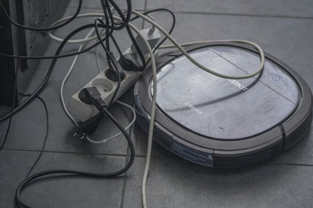 Pièces détachées Wybot : brosse, filtre, câble — guide 2026